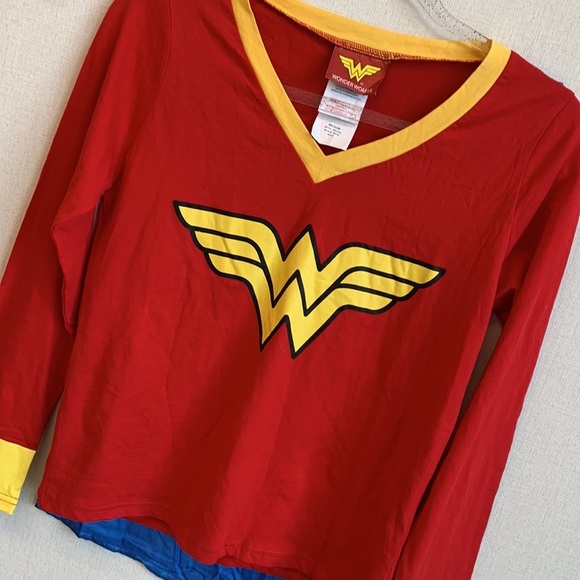 🎉HP🎉 Girl’s Wonder Woman Top w/CAPE! Sz M - Picture 3 of 12